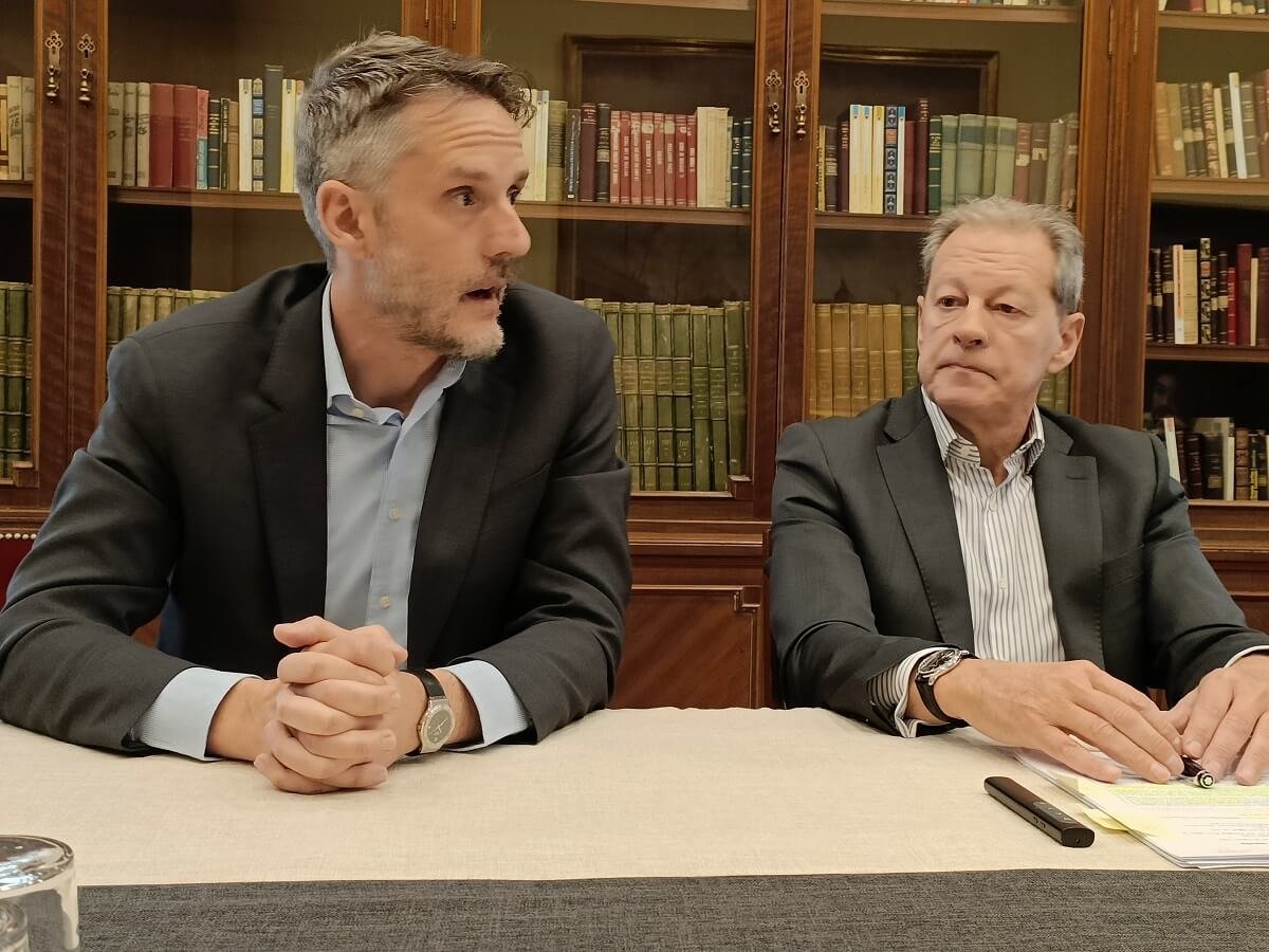 El presidente ejecutivo de Thales España, Jesus Sánchez Bargos (derecha), y su director general del área de Defensa, Guillermo Roselló, presentan las cifras consolidadas del grupo Thales y las expectativas para el futuro próximo - PHOTO/JPons