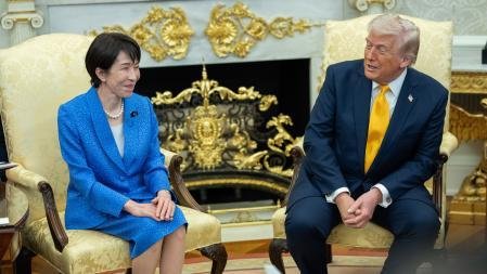 Donald Trump en la reunión con la primera ministra japonesa, Sanae Takaichi, en el Despacho Oval de la Casa Blanca, este jueves