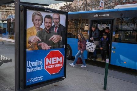 Propaganda electoral del partido de Orbán, con Von der Leyen, Zelenski y Weber presentados como enemigos de Hungría 