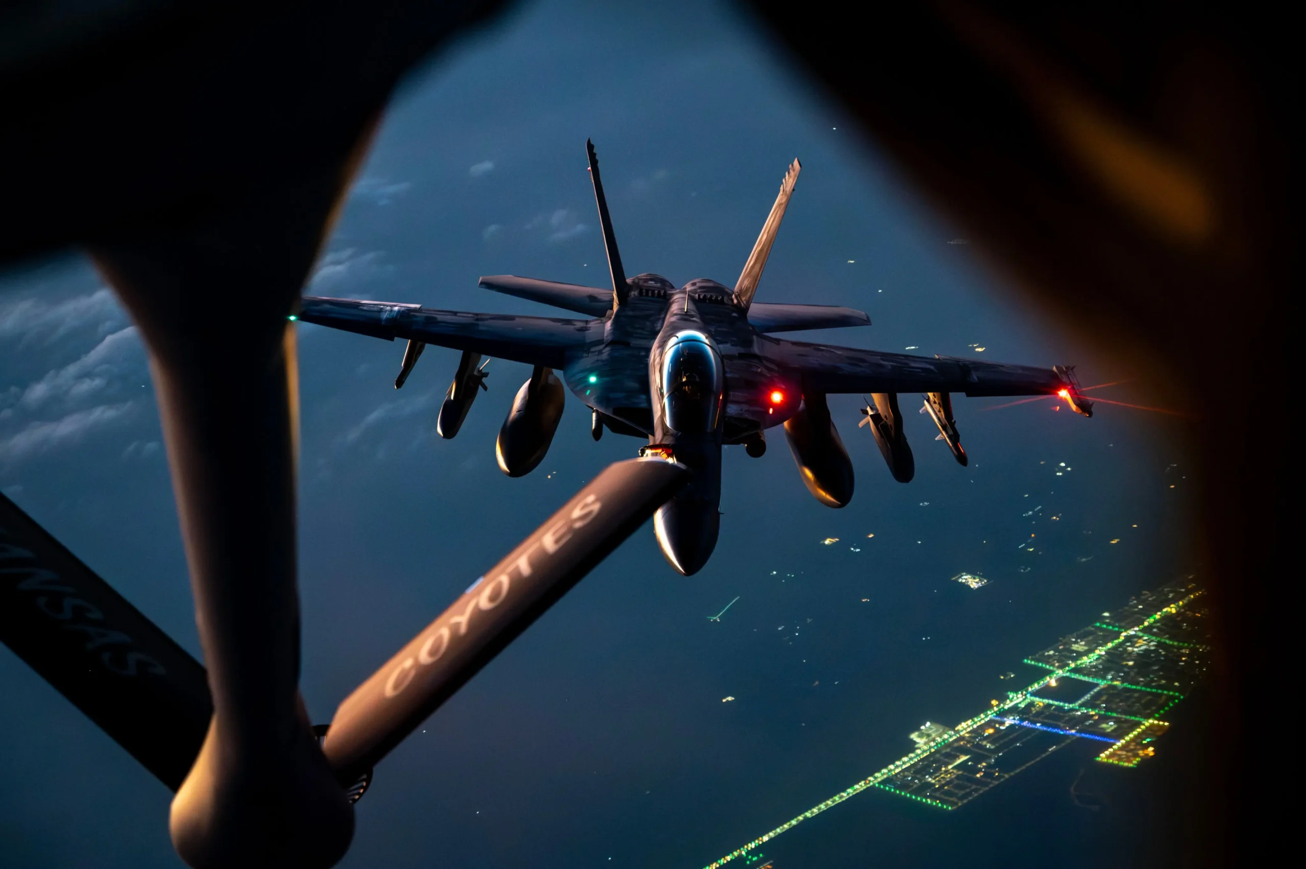 Dos aeronaves del ejército de Estados Unidos durante la Operación Furia Épica contra Irán, en la que también participa Israel. 