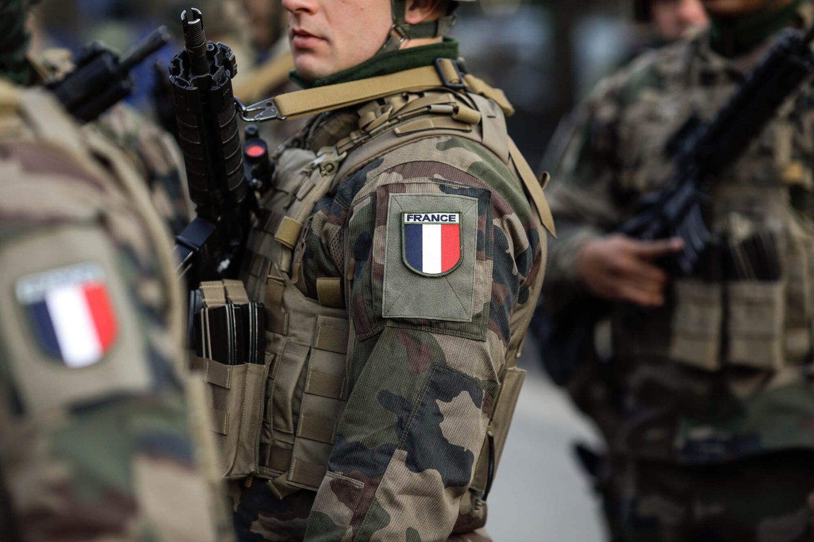 La muerte de un soldado francés en Irak vuelve a poner el foco sobre el papel de Francia en Oriente Medio y las contradicciones de su estrategia en la región.
