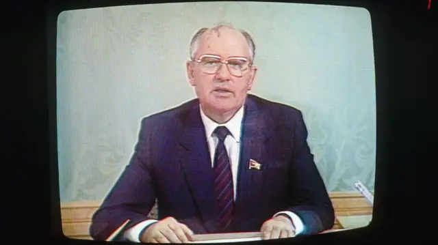 Mijaíl Gorbachov en una alocución por TV el 1 de mayo d e1986