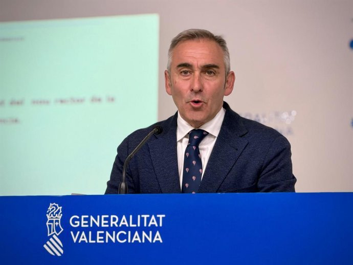 El Consell mostra disposició a mantenir "diàleg" amb Vox per a aprovar els pressupostos però evitar fixar terminis El portaveu del Consell i conseller d'Agricultura, Aigua, Ramaderia i Pesca, Miguel Barrachina, en roda de premsa després del ple del Consell