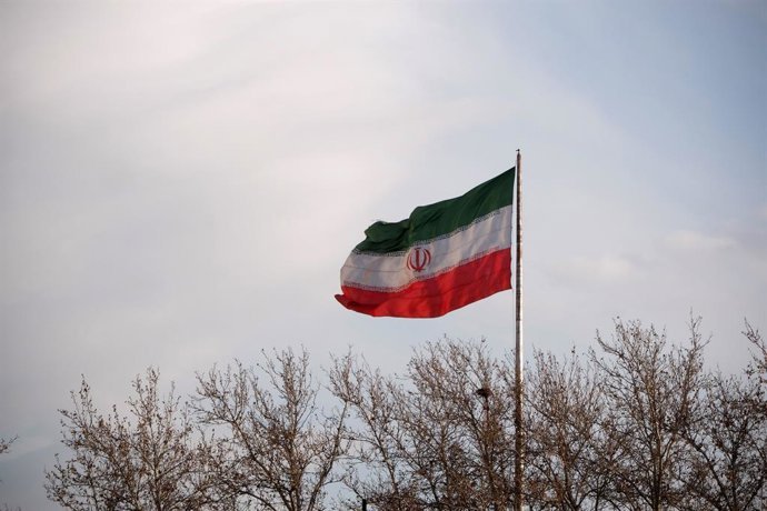 Archivo - Arxiu - Bandera d'Iran en la capital, Teheran (arxiu)