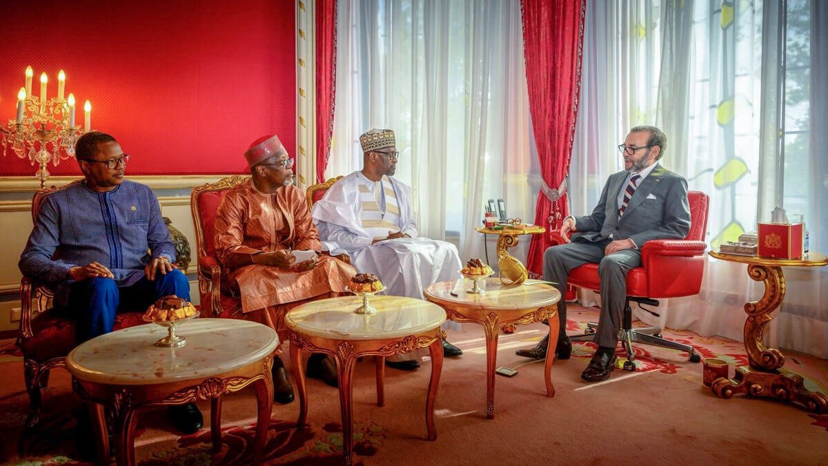 Los ministros de Exteriores de Burkina Faso, Mali y Níger agradecieron este lunes al rey Mohamed VI -quien los recibió en Rabat- su iniciativa para favorecer el acceso de los países del Sahel al océano Atlántico, en un contexto de crisis con Argelia y ruptura con su entorno subsahariano - EFE/MAP