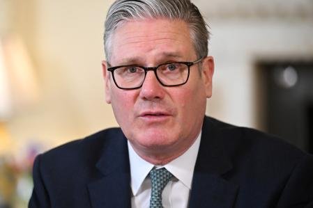 Starmer ha tenido que lidiar con dimisiones, escándalos y un puño de hierro oxidado desde el inicio de su mandato (Leon Neal/Pool Photo via AP)