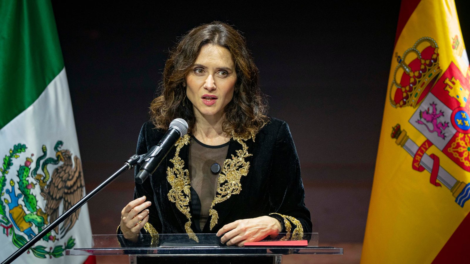 La presidenta de la Comunidad de Madrid, Isabel Díaz Ayuso, interviene en el homenaje al mestizaje y a Hernán Cortés, en Ciudad de México, este lunes.