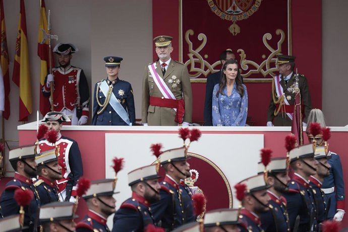 Los Reyes Felipe VI y Letizia y la Princesa Leonor durante el acto central conmemorativo del Día de las Fuerzas Armadas, a 30 de mayo de 2026, en Vigo, Pontevedra, Galicia (España). 
