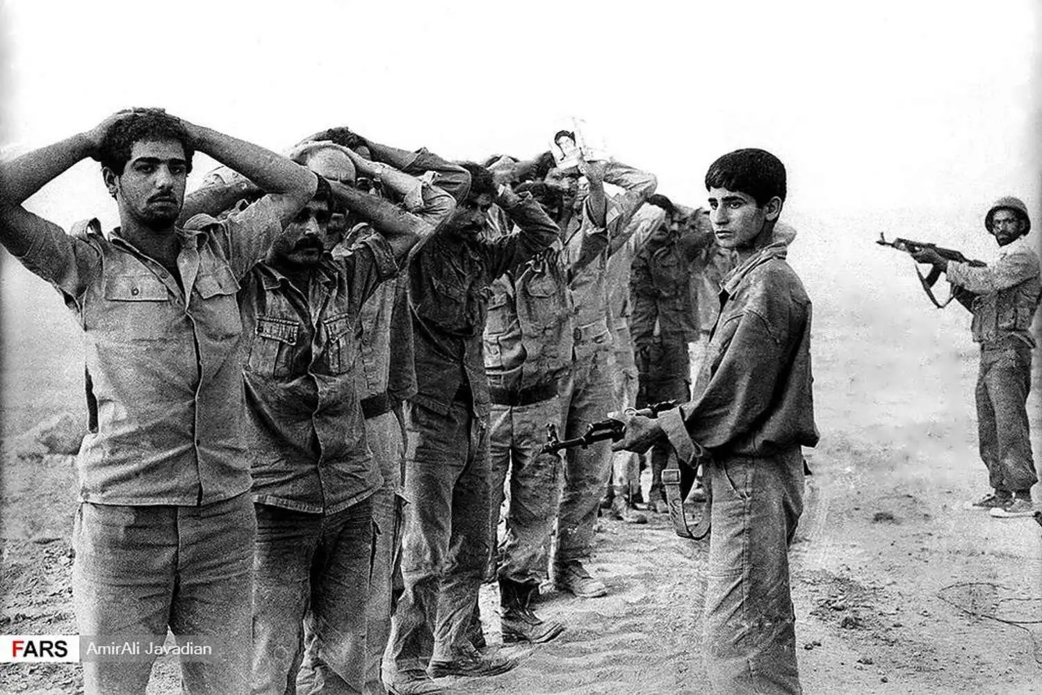Soldados iraquíes capturados durante los primeros compases de la guerra entre Irán e Irak. 