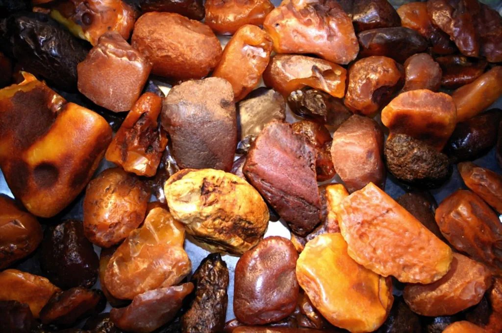 Piedras de ámbar sin pulir