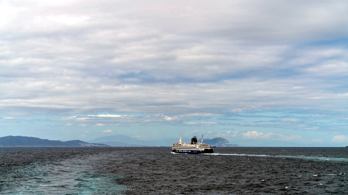 Ferry de la compañía Africa Morocco Link (AML), una de las principales navieras marroquíes, en medio del Mediterráneo dirección Marruecos - <a data-cke-saved-href="https://depositphotos.com/es/?/" href="https://depositphotos.com/es/?/">Depositphotos</a>