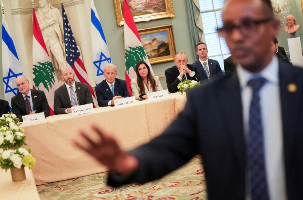 Archivo: el embajador de Israel en Estados Unidos, Yechiel Leiter, y la embajadora del Líbano en Estados Unidos, Nada Hamadeh, acompañados por el jefe de gabinete del Departamento de Estado, Daniel Holler, y el embajador de Estados Unidos en el Líbano, Michel Issa, asisten a una reunión entre delegaciones israelíes y libanesas organizada por Estados Unidos, luego de que la administración Trump anunciara que Israel y el Líbano acordaron implementar un alto el fuego para poner fin a las hostilidades. La reunión tuvo lugar en el Departamento de Estado en Washington, D.C., Estados Unidos, el 3 de junio de 2026.