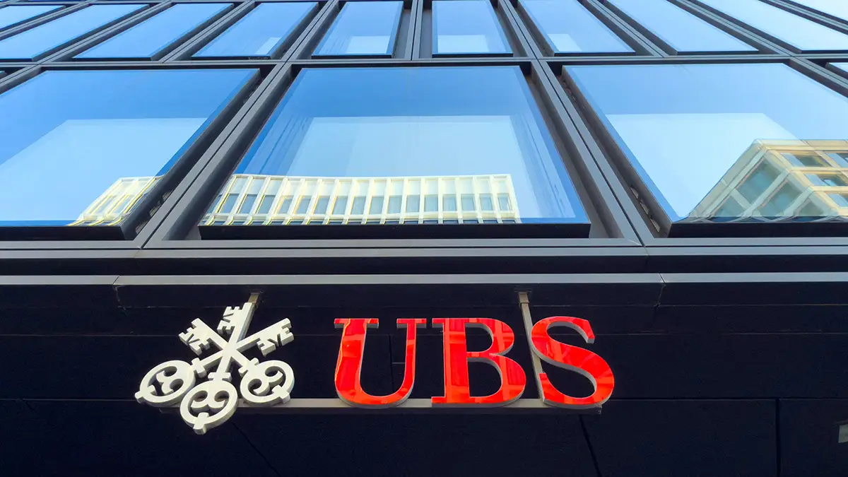 El logotipo del banco suizo UBS en Zúrich - REUTERS/ DENIS BALIBOUSE