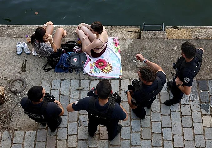 La policía vigila a los bañistas parisinos