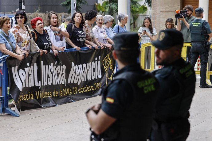 Jutgessa de la dana unix a la causa els missatges de Whatsapp i telefonades aportades per Camarero en la seua declaració Associacions de víctimes de la dana es concentren enfront dels jutjats de Catarroja, a 10 de juny del 2026, a Catarroja, València, coincidint amb la declaració com a testimoni de la vicepresidenta primera del Consell, Susana Camarero.