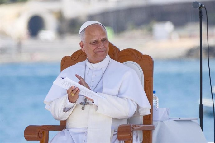 León XIV reza por los migrantes que han muerto en el mar y pide "humanidad, misericordia y compasión" El Papa León XIV durante un encuentro con las realidades de acogida a los migrantes, en el puerto de Arguineguín, a 11 de junio de 2026, en Las Palmas de Gran Canaria, Las Palmas, Islas Canarias (España). El Pontífice ha visitado el Puerto de Arguineguín