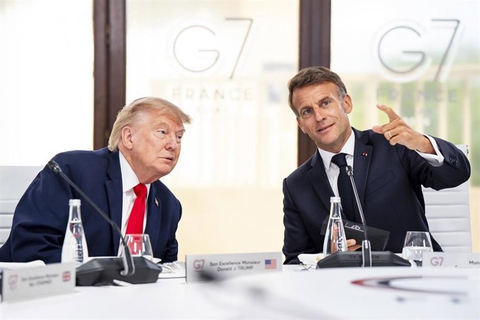 Macron reivindica que la cumbre del G7 confirma la vuelta de Trump al consenso sobre la guerra en Ucrania El presidente de EEUU, Donald Trump, y el presidente de Francia, Emmanuel Macron, durante la cumbre del G7 celebrada en Évian-les-Bains, Francia.