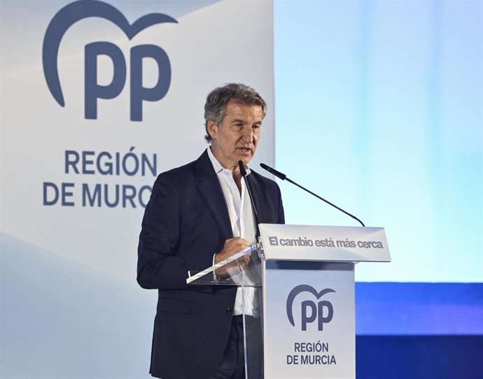 Feijóo critica las nacionalizaciones de Sánchez pero rechaza hablar de pucherazo: "Denunciamos la ingeniería electoral" El presidente del PP, Alberto Núñez Feijóo, interviene durante la Junta Directiva Autonómica del PP, en la Filmoteca Regional 'Francisco Rabal', a 29 de junio de 2026, en Murcia, Región de Murcia (España).