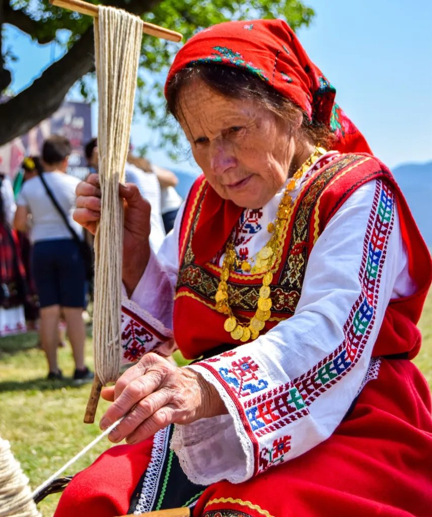 Mujer con vestido tradicional