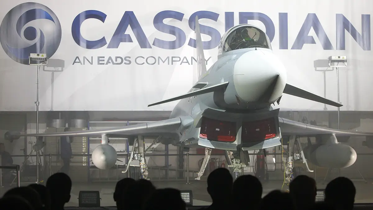 Un Eurofighter Typhoon durante la presentación y entrega del Eurofighter número 100 a la fuerza aérea alemana en la sede del Centro de Sistemas Aéreos Militares Cassidian en Manching, cerca de Ingolstadt, sur de Alemania, en esta foto de archivo del 28 de febrero de 2013 - REUTERS/ MICHAELA REHLE