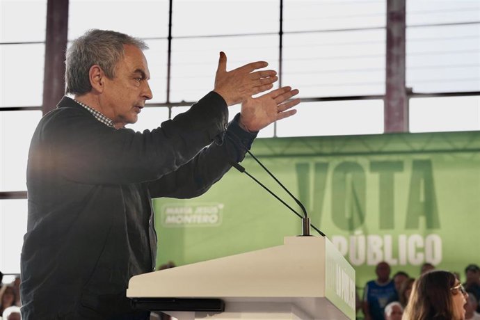 Archivo - El expresidente del Gobierno José Luis Rodríguez Zapatero, durante un acto de campaña en Cártama (Málaga).