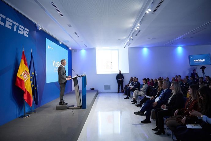 Archivo - Arxiu - El ministre de l'Interior, Fernando Grande-Marlaska, presenten el nou model de resposta policial a la violència de gènere. LLOC: Centre Tecnològic de Seguretat (CETSE), a 15 de gener del 2025, a Madrid (Espanya). 