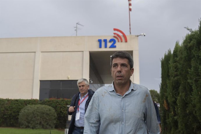 Archivo - Arxiu - Imatge d'arxiu de l'expresident de la Generalitat valenciana Carlos Mazón durant la seua visita al centre de l'112, a 3 de novembre del 2024, a València