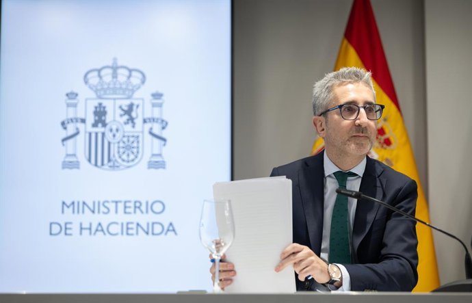 El ministre d'Hisenda, Arcadi España, oferix una roda de premsa després d'una reunió del Consell de Política Fiscal i Financera (CPFF) en el Ministeri d'Hisenda, a 6 de juliol del 2026, a Madrid (Espanya). 