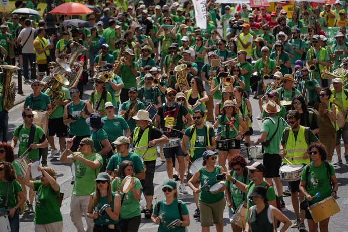 STEPV proposa una estratègia de mobilització "progressiva" amb manifestació el 12 de setembre i protestes cada dia 11 Archivo - Arxiu- Imatge d'una manifestació de docents a València. ARXIU.