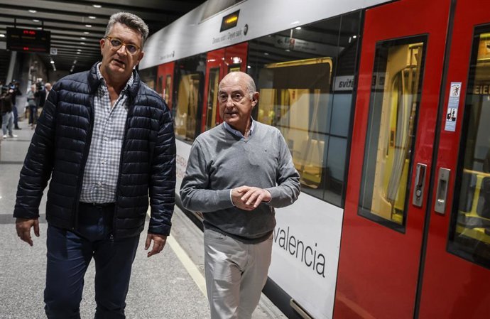 Archivo - Arxiu - El conseller de Medi ambient, Infraestructures i Territori, Vicente Martínez Mus (e), durant les proves de circulació per a recuperar les línies de Metrovalencia, en la parada de metro Xàtiva, a 27 de novembre del 2024, a València