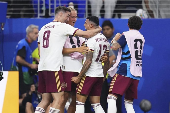 El lateral derecho español Pedro Porro celebrando el segundo gol del duelo de semifinales ante Francia en el Mundial 2026.