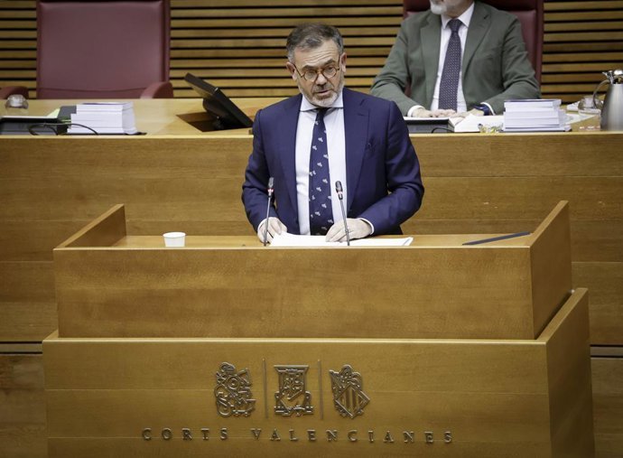 El Consell creu que la prioritat nacional introduïx "un debat fal·laç" però "no és més del que preveu la Constitució" Archivo - Arxiu - El vicepresident segon i conseller de Presidència, José Díez, en Les Corts