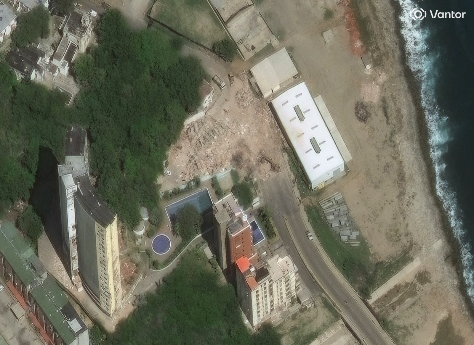 Retirada de escombros de la carretera, Macuto