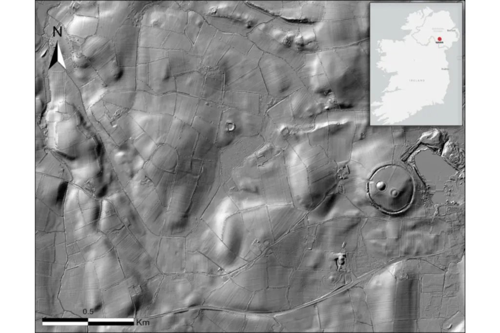 Vista de la ubicación y modelo LIDAR del paisaje arqueológico de Navan, en el condado de Armagh (Irlanda del Norte)