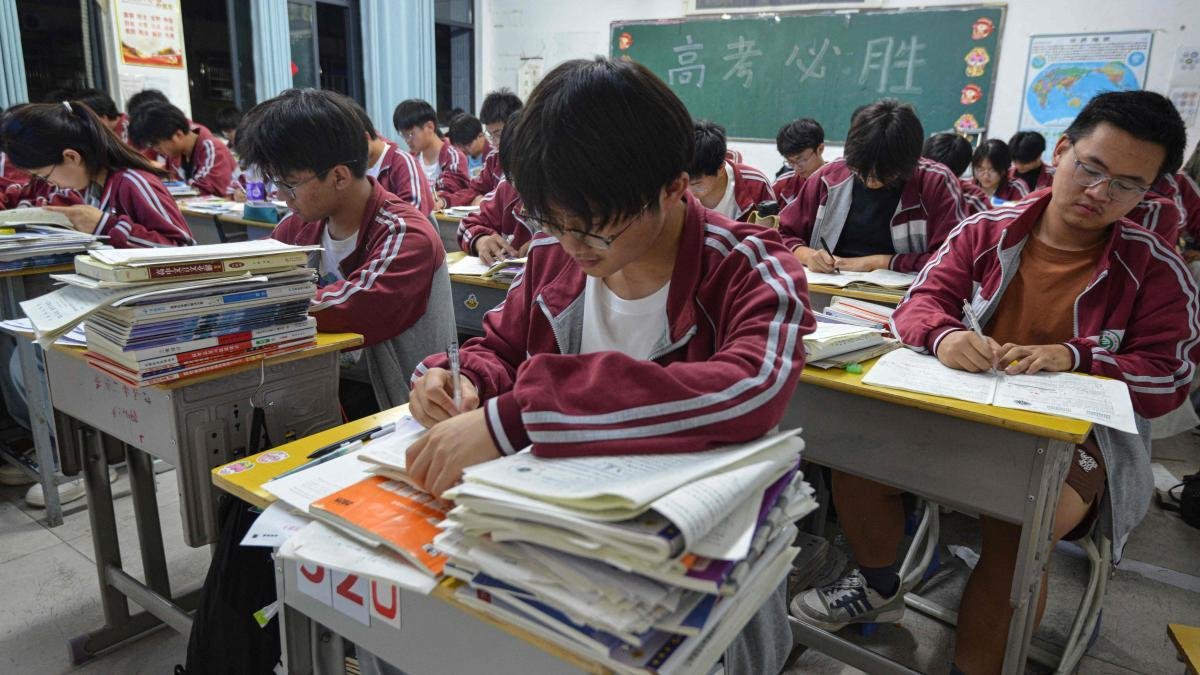 China prepara a sus futuros universitarios en el extranjero para afrontar las redadas del ICE
