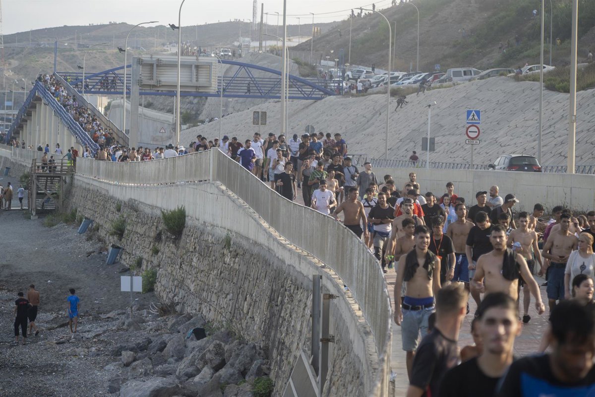 El Gobierno estima un ritmo de 150 retornos por minuto a Marruecos desde Ceuta