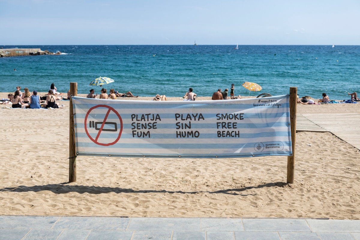 El proyecto de ley de tabaco, que ya incluía las terrazas, amplía a las playas los espacios libres de humo