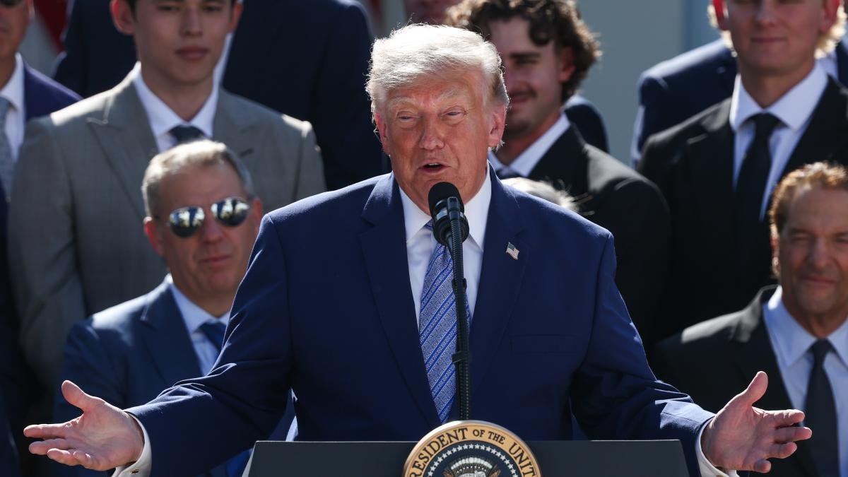 Trump anuncia aranceles contra 60 países, entre ellos España, tras expirar los temporales del 10%