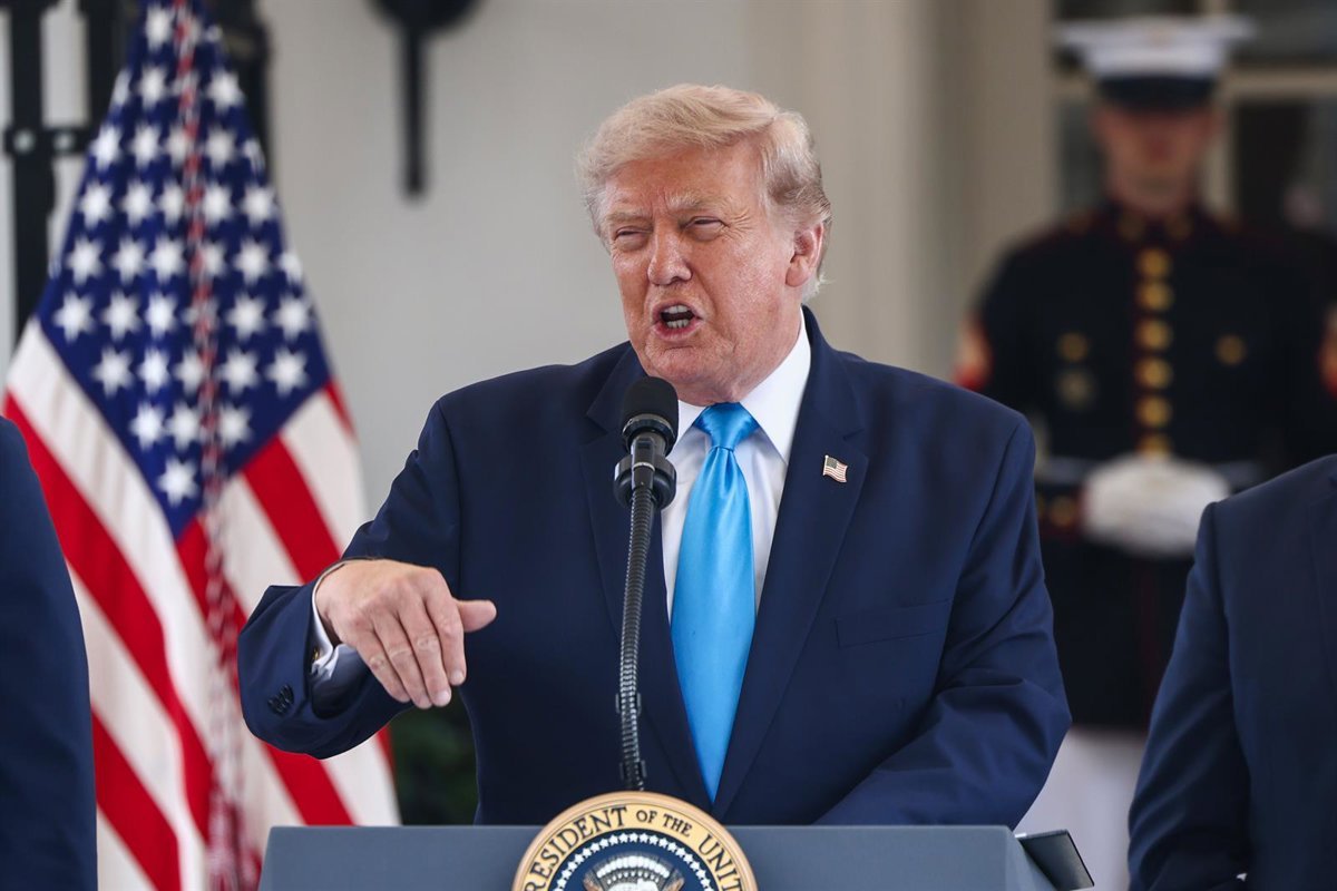 Trump avisa de que EEUU estará como Ceuta "dentro de tres años" si ganan los demócratas